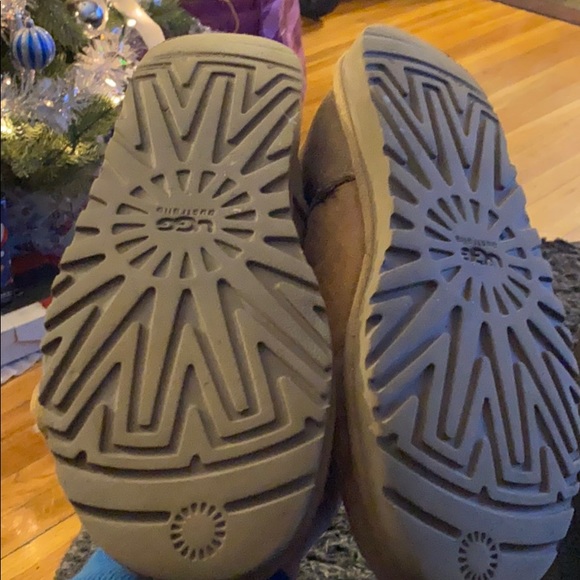 Ugg BOOTS - Picture 4 of 4